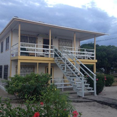 Lydia'S Guesthouse Placencia 외부 사진