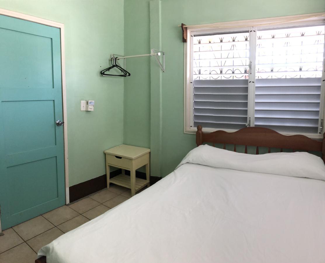 Lydia'S Guesthouse Placencia 외부 사진