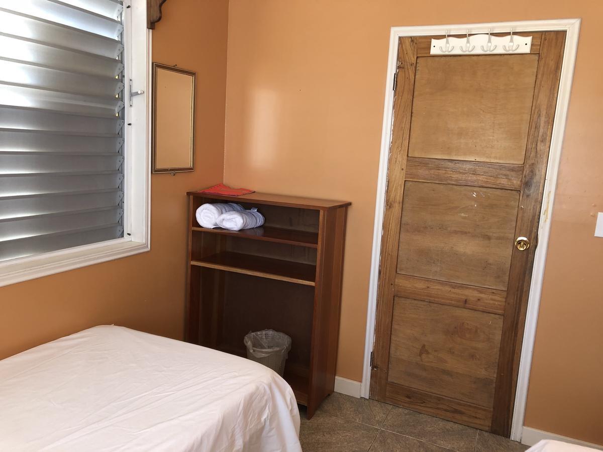 Lydia'S Guesthouse Placencia 외부 사진