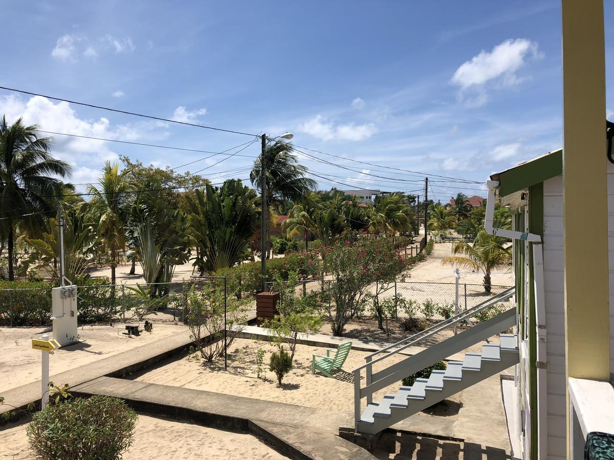 Lydia'S Guesthouse Placencia 외부 사진