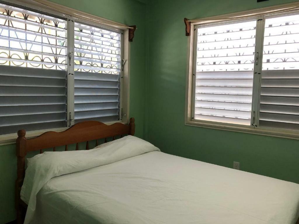 Lydia'S Guesthouse Placencia 외부 사진