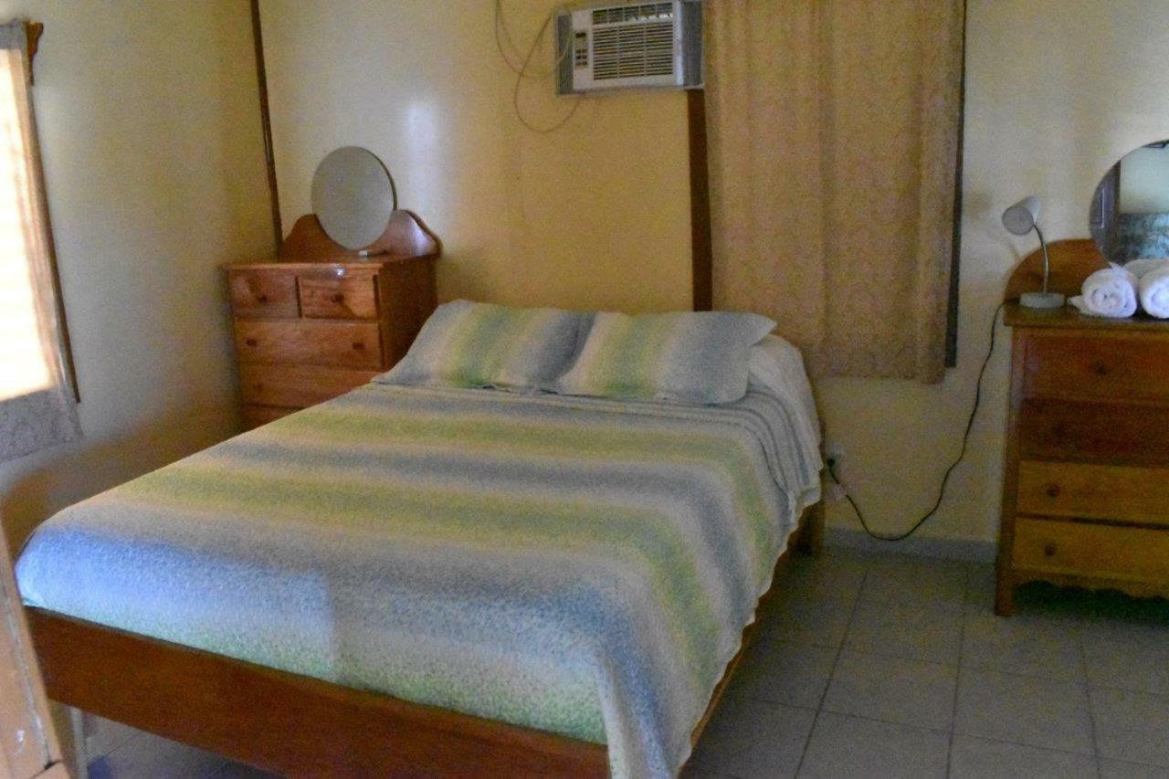Lydia'S Guesthouse Placencia 외부 사진