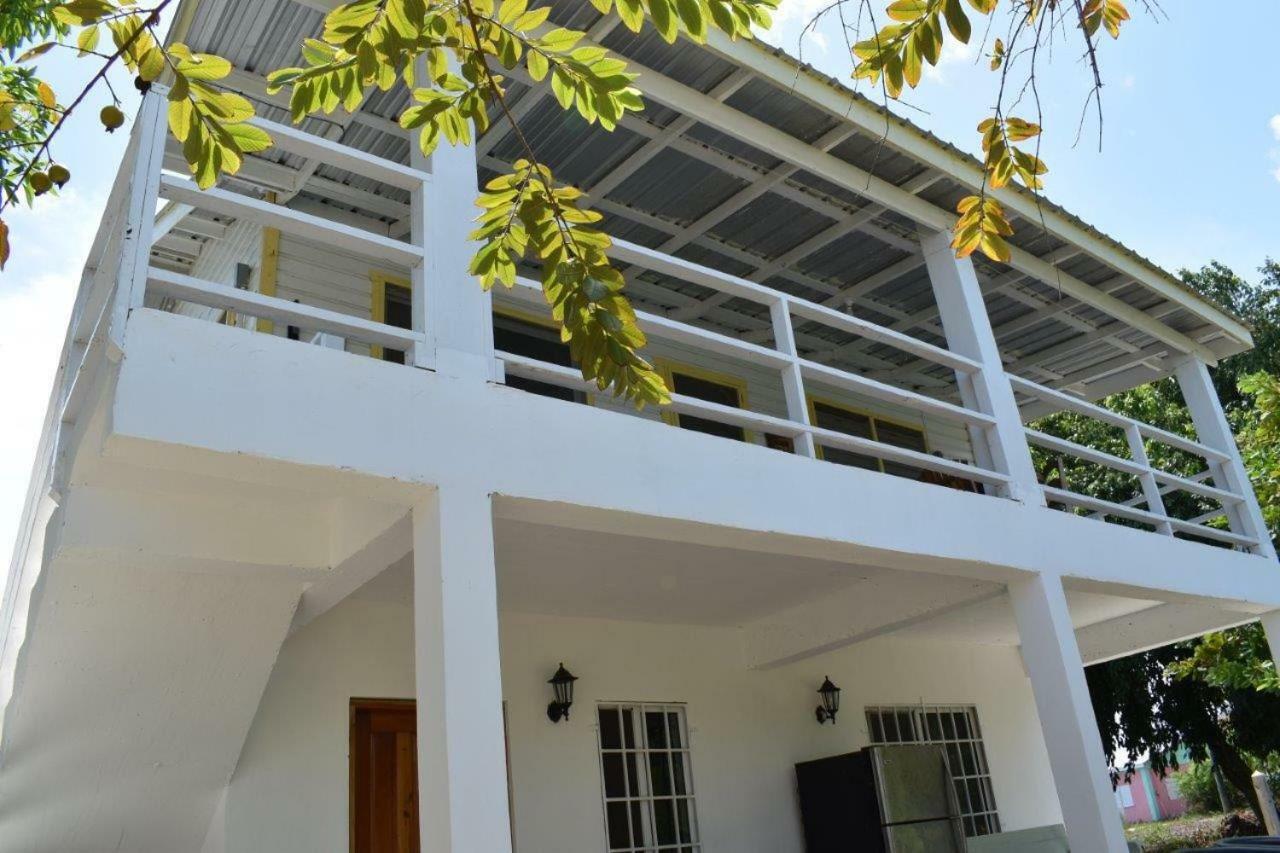 Lydia'S Guesthouse Placencia 외부 사진