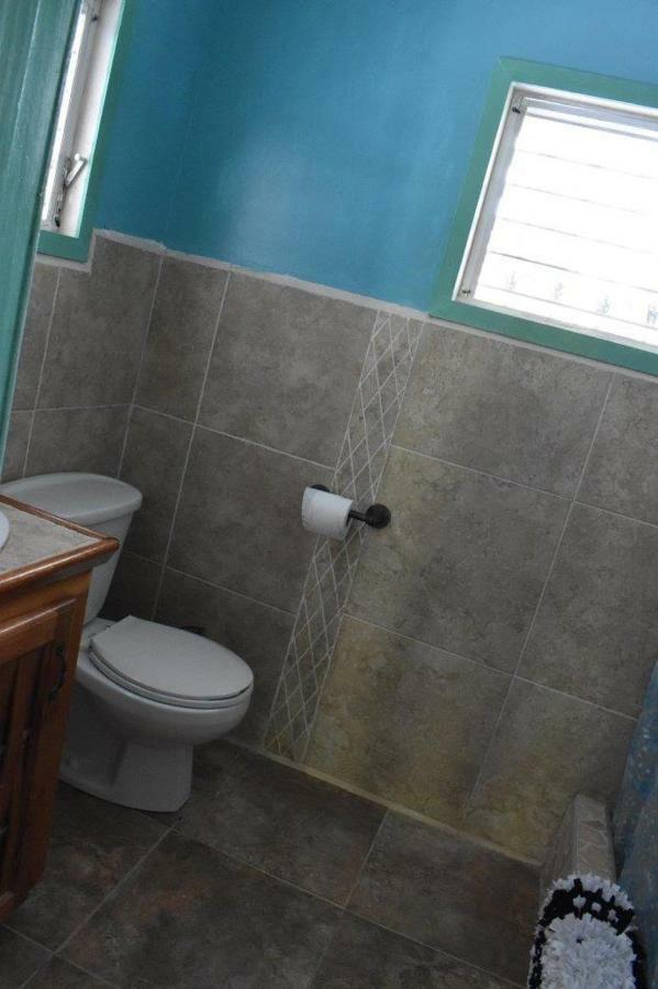 Lydia'S Guesthouse Placencia 외부 사진