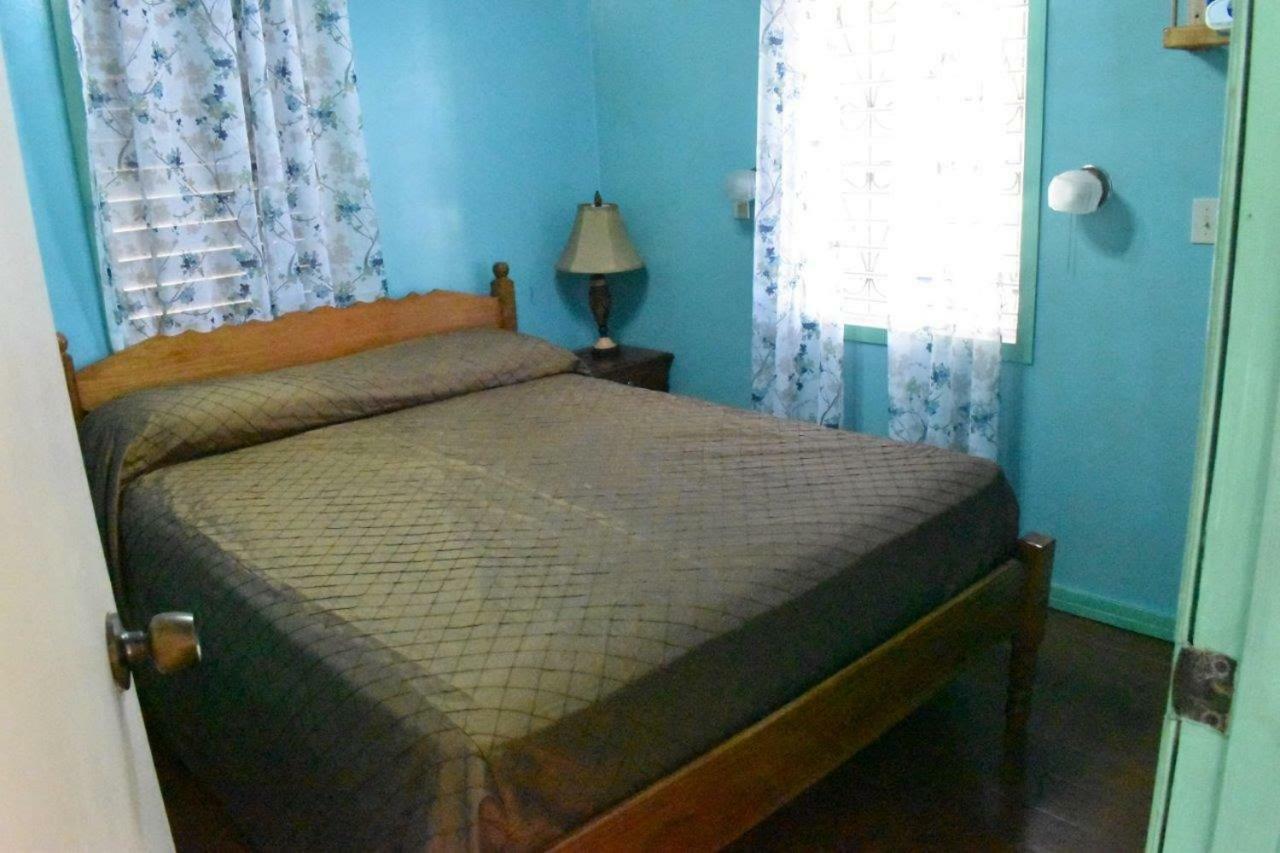Lydia'S Guesthouse Placencia 외부 사진