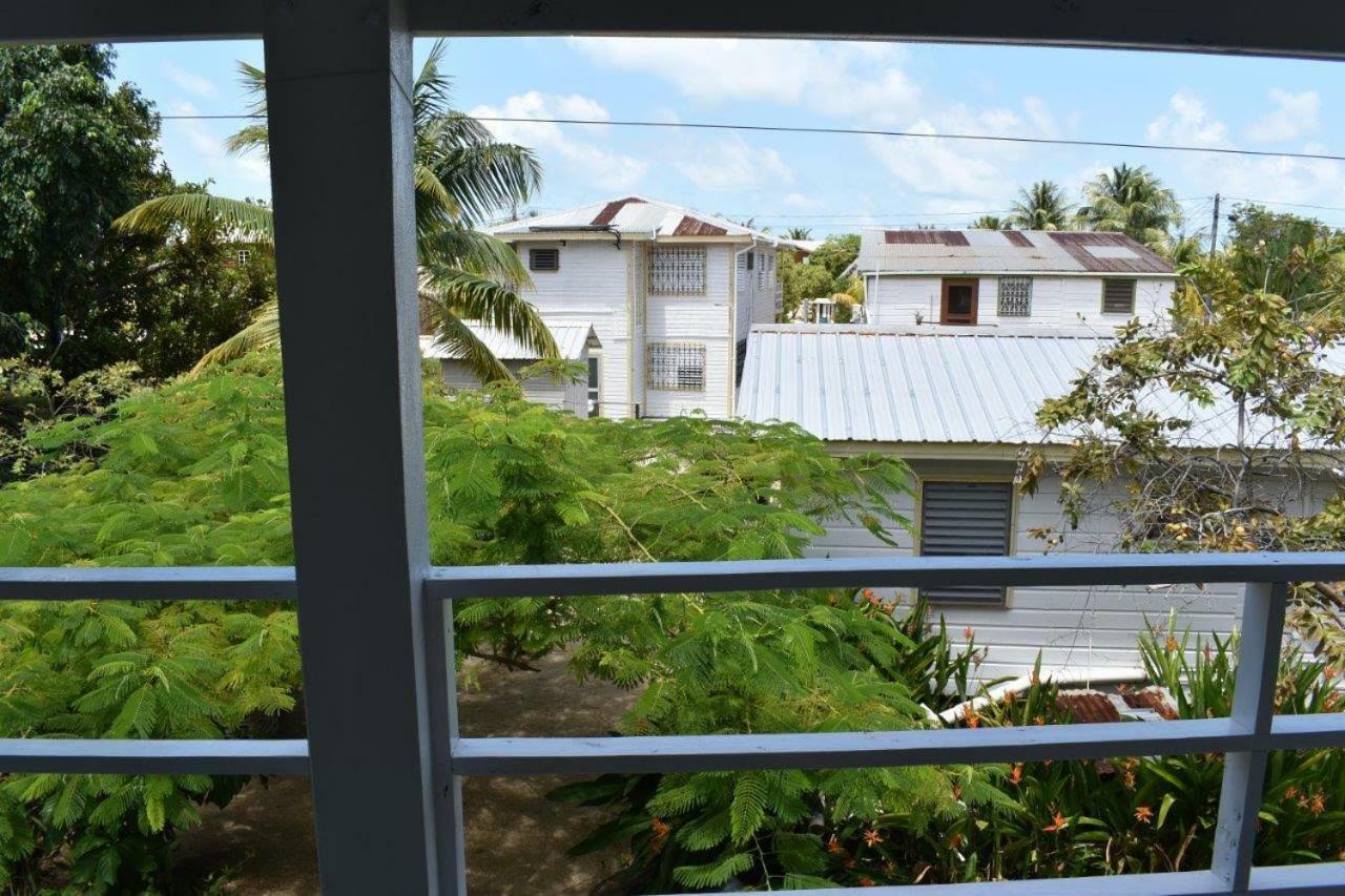 Lydia'S Guesthouse Placencia 외부 사진