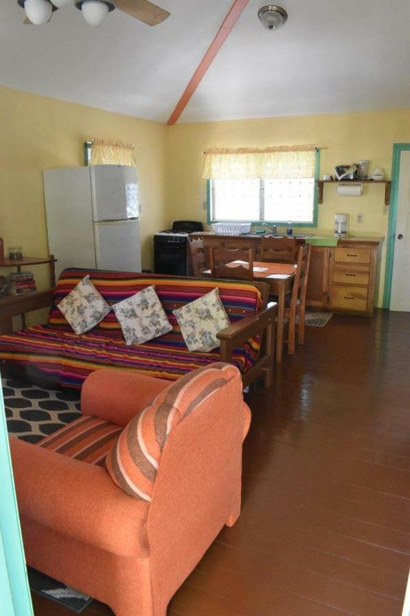 Lydia'S Guesthouse Placencia 외부 사진