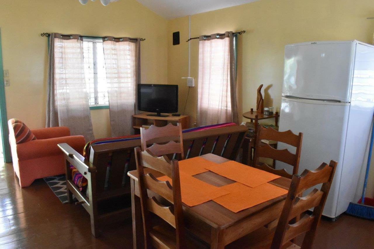 Lydia'S Guesthouse Placencia 외부 사진