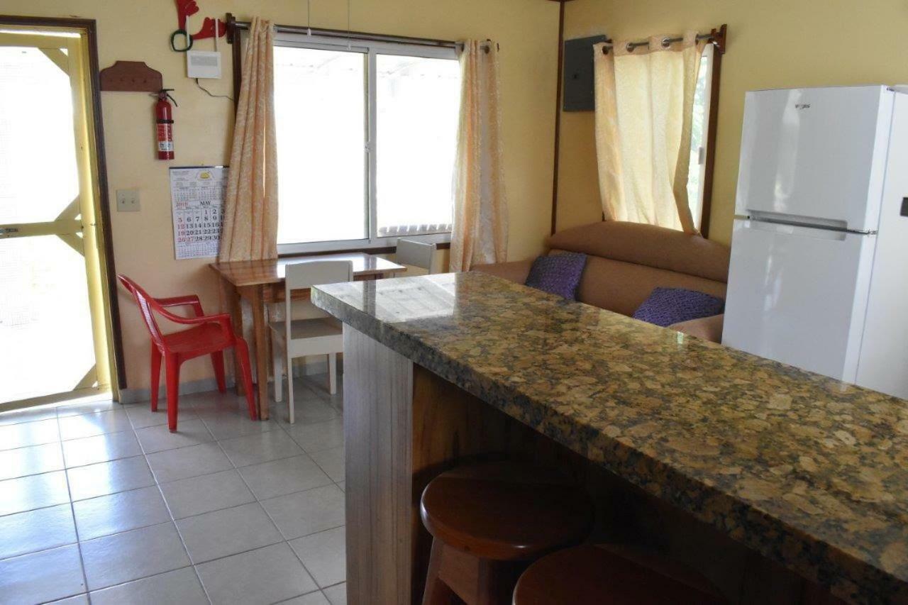 Lydia'S Guesthouse Placencia 외부 사진